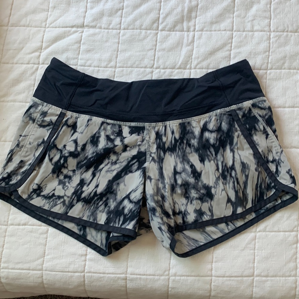 Lululemon shorts size 6